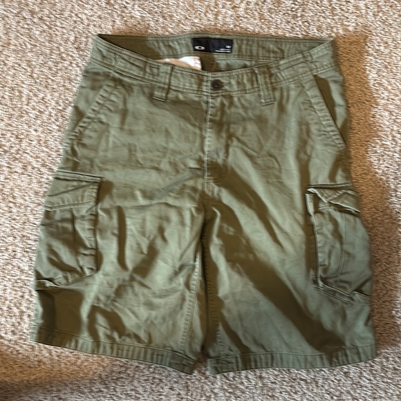 Very baggy Oakley cargo shorts - Picture 3 of 4
